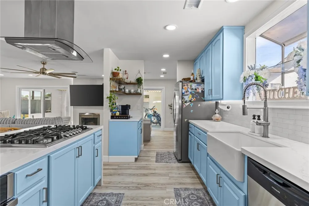 218 Foxbury Pomona, CA 91767