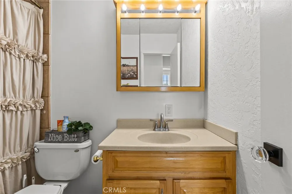 218 Foxbury Pomona, CA 91767