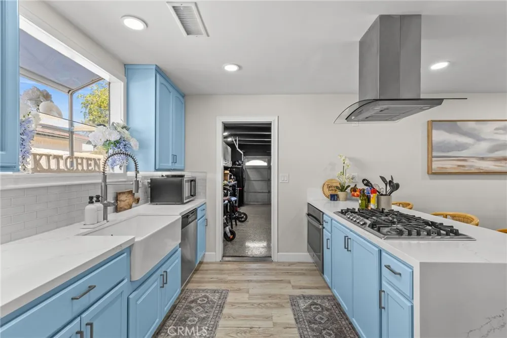 218 Foxbury Pomona, CA 91767
