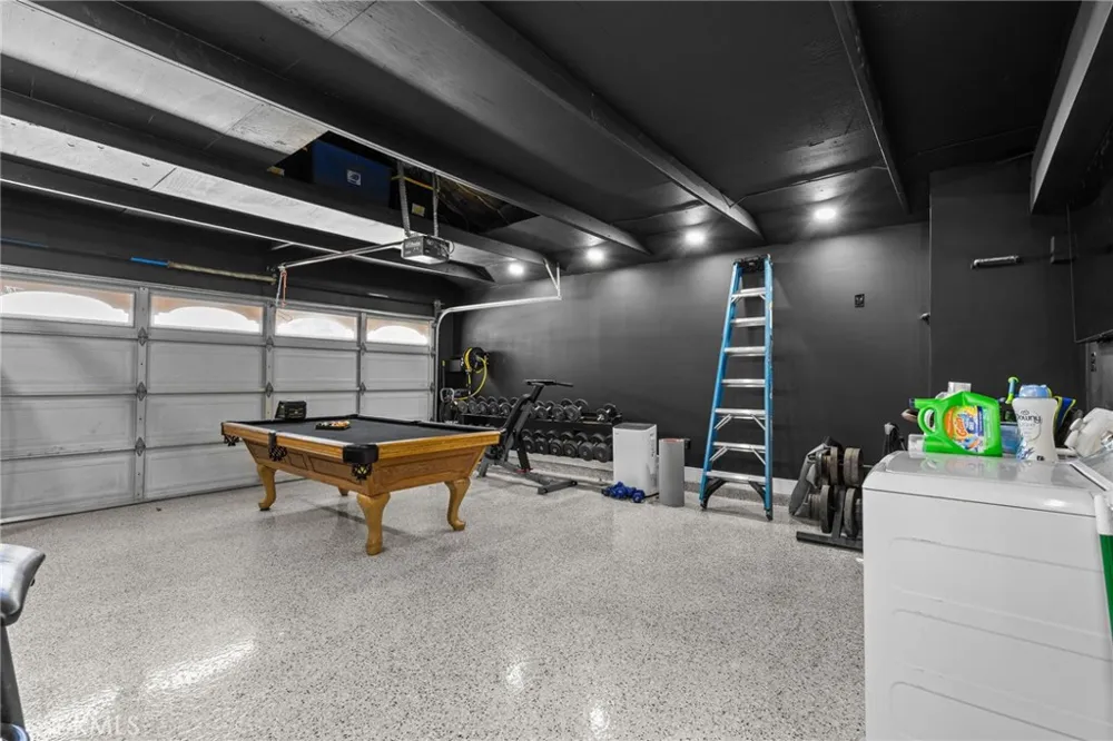 218 Foxbury Pomona, CA 91767