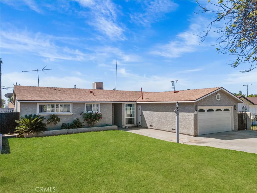 218 Foxbury Pomona, CA 91767