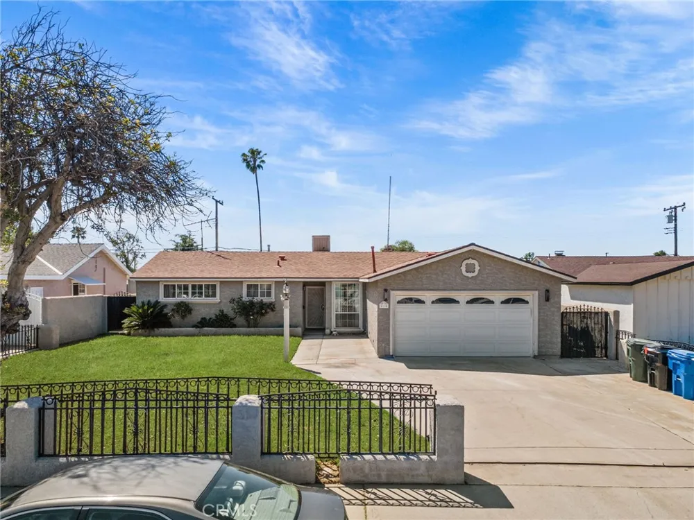 218 Foxbury Pomona, CA 91767