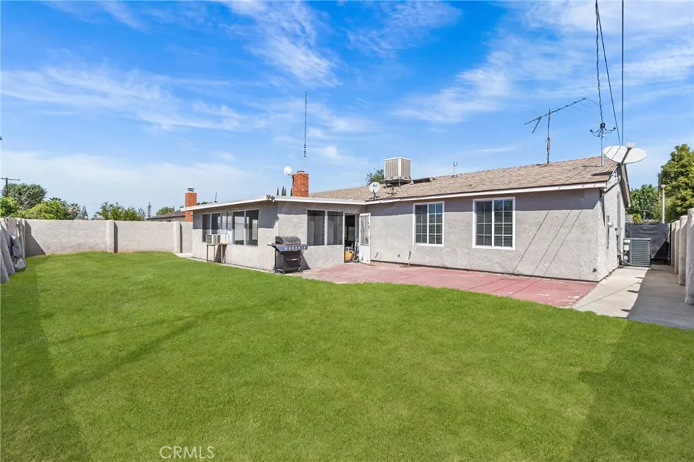 218 Foxbury Pomona, CA 91767