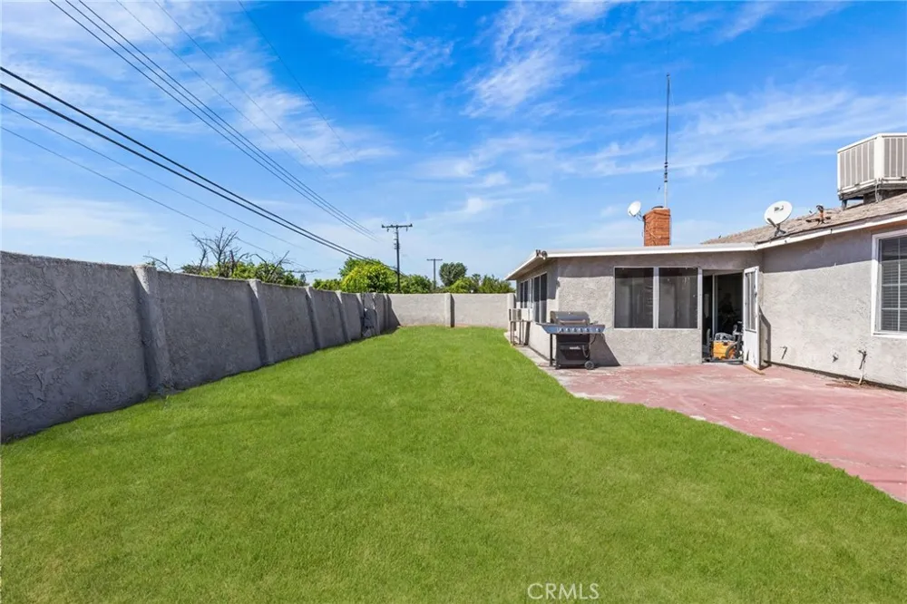 218 Foxbury Pomona, CA 91767