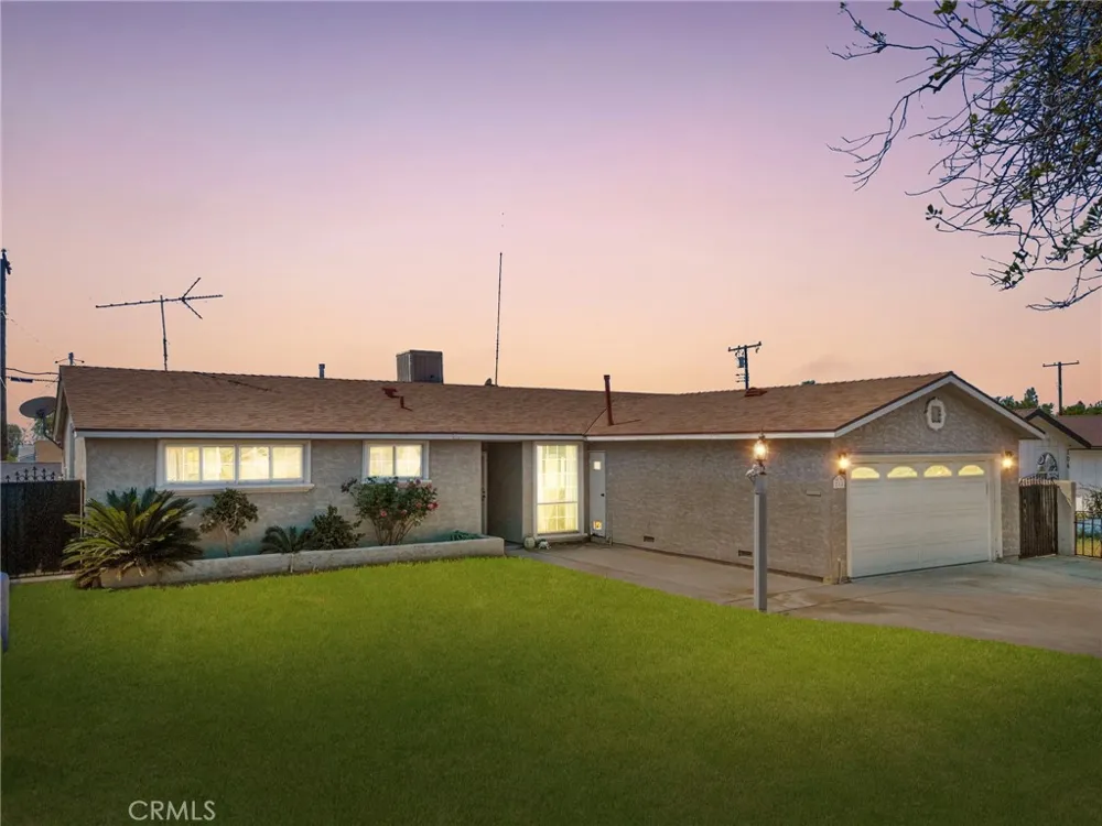 218 Foxbury Pomona, CA 91767