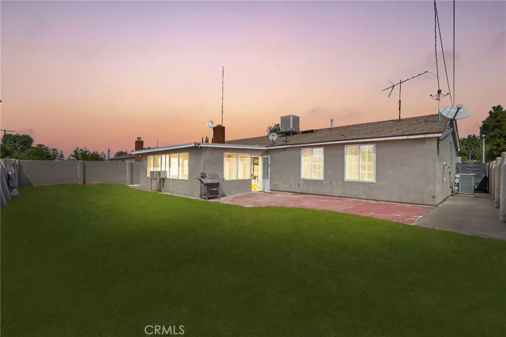 218 Foxbury Pomona, CA 91767