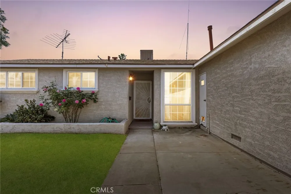 218 Foxbury Pomona, CA 91767