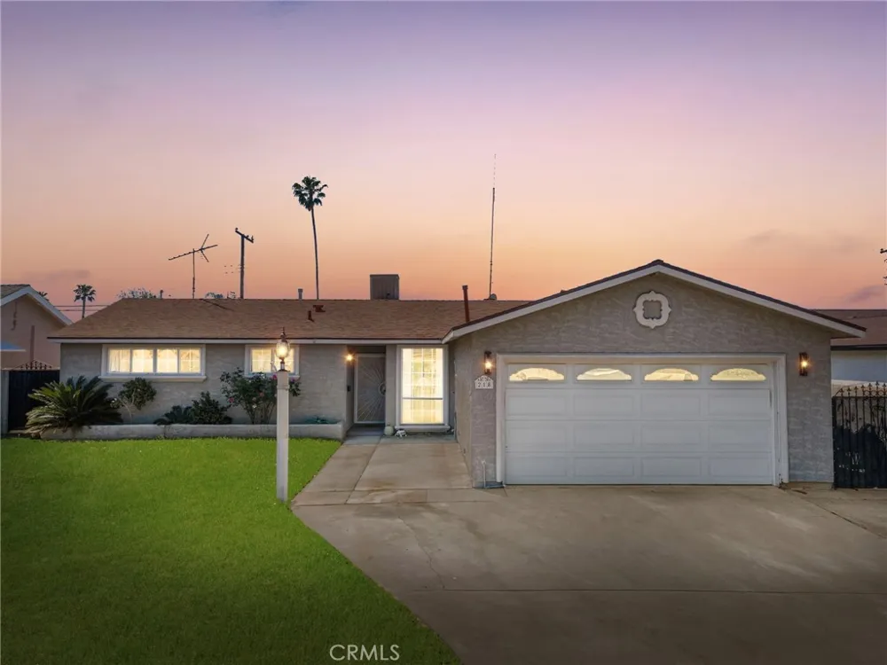 218 Foxbury Pomona, CA 91767