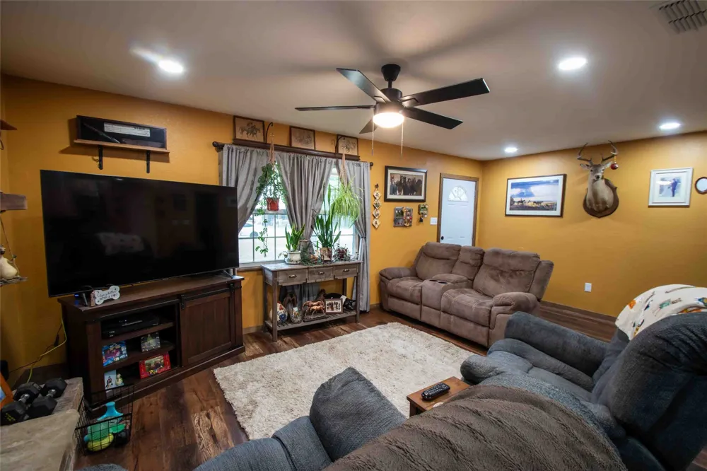 530 Holly Glen Murchison, TX 75778