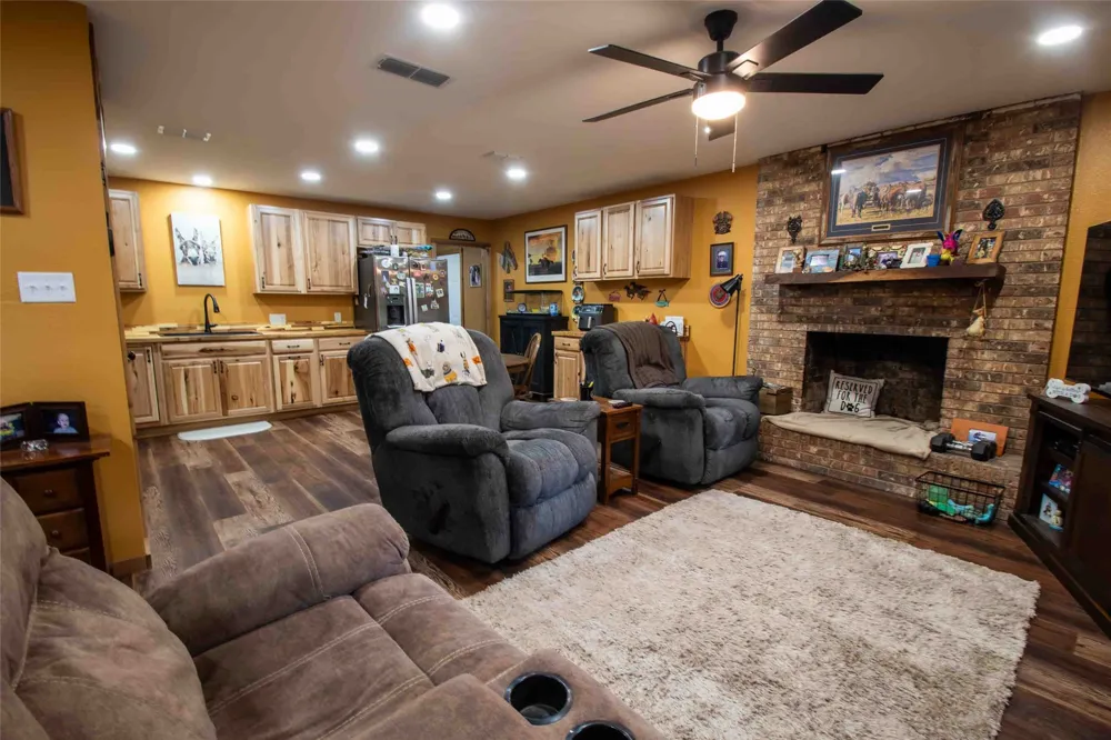 530 Holly Glen Murchison, TX 75778