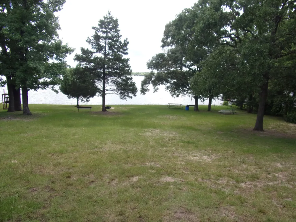 530 Holly Glen Murchison, TX 75778