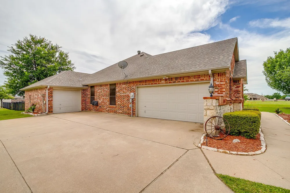 709 Lonesome Prairie Trail Haslet, TX 76052