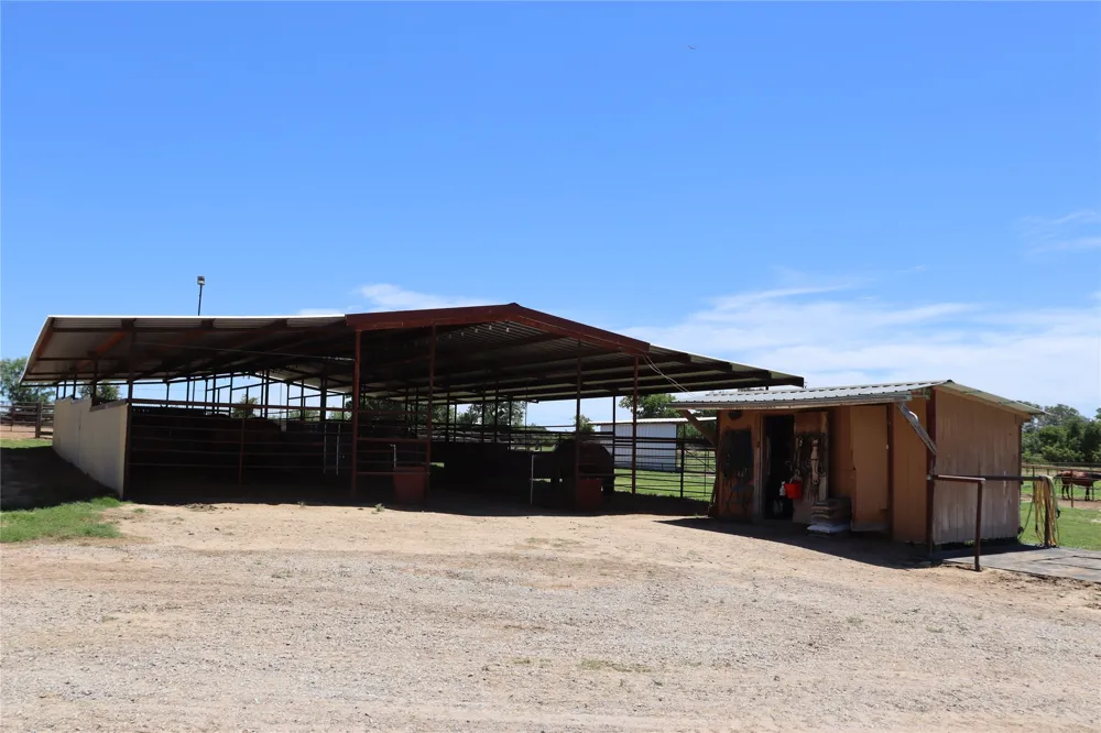 3900 County Road 304 Comanche, TX 76442