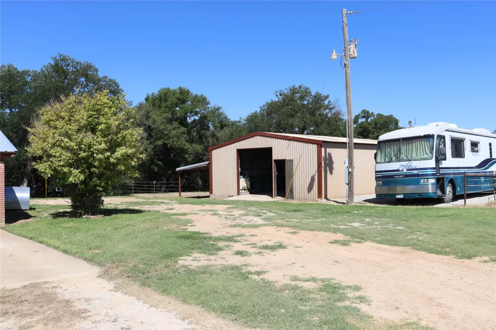 3900 County Road 304 Comanche, TX 76442