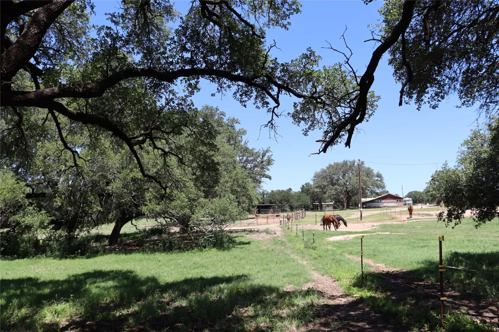 3900 County Road 304 Comanche, TX 76442