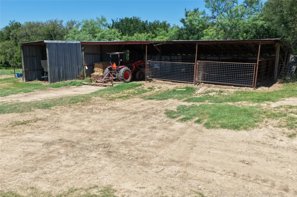 3900 County Road 304 Comanche, TX 76442