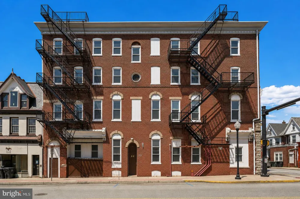 32 3RD AVENUE