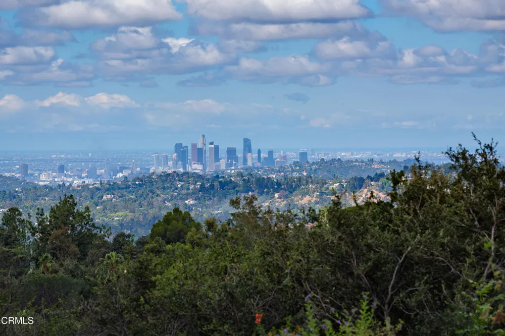 1205 E Loma Alta Drive Altadena, CA 91001