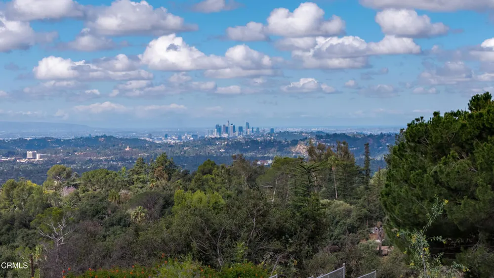 1205 E Loma Alta Drive Altadena, CA 91001