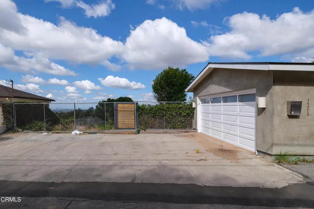 1205 E Loma Alta Drive Altadena, CA 91001