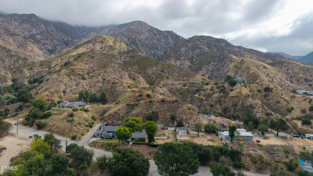 1205 E Loma Alta Drive Altadena, CA 91001