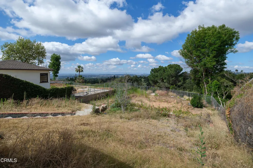 1205 E Loma Alta Drive Altadena, CA 91001