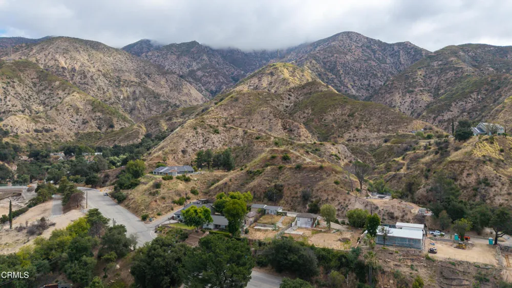 1205 E Loma Alta Drive Altadena, CA 91001