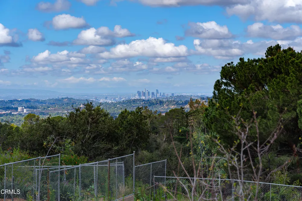 1205 E Loma Alta Drive Altadena, CA 91001