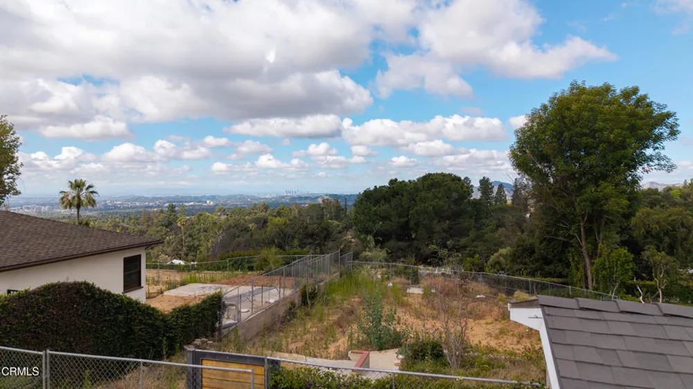 1205 E Loma Alta Drive Altadena, CA 91001