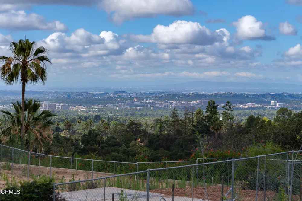 1205 E Loma Alta Drive Altadena, CA 91001