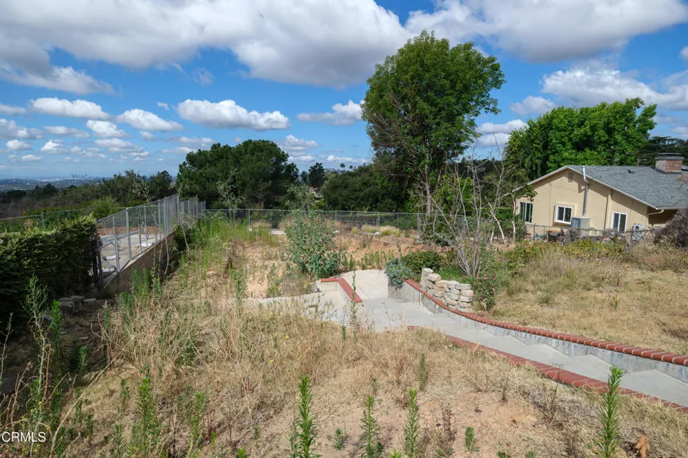 1205 E Loma Alta Drive Altadena, CA 91001