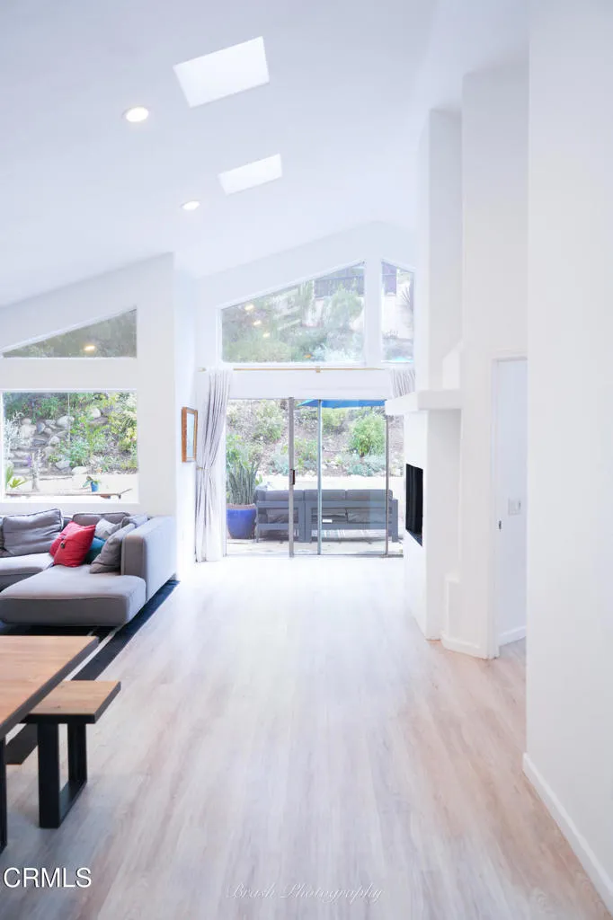 270 Valley Road Oak View, CA 93022
