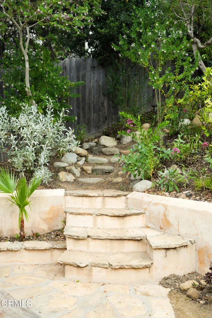 270 Valley Road Oak View, CA 93022