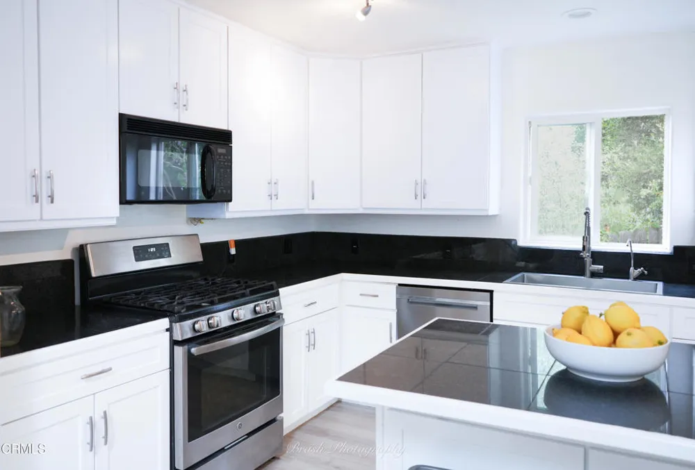 270 Valley Road Oak View, CA 93022