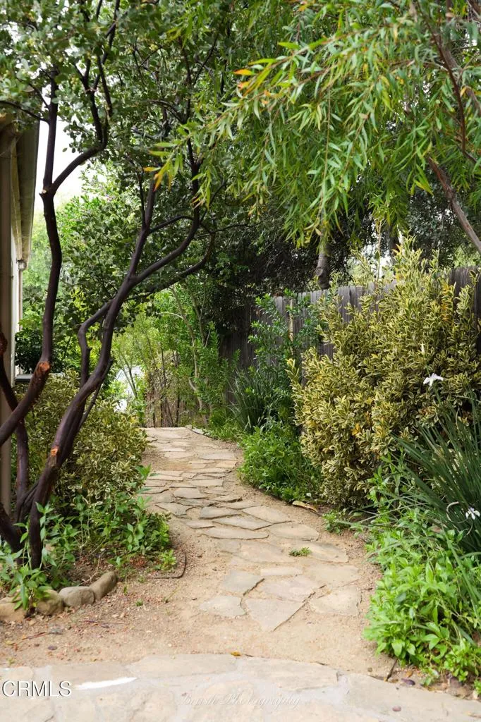 270 Valley Road Oak View, CA 93022