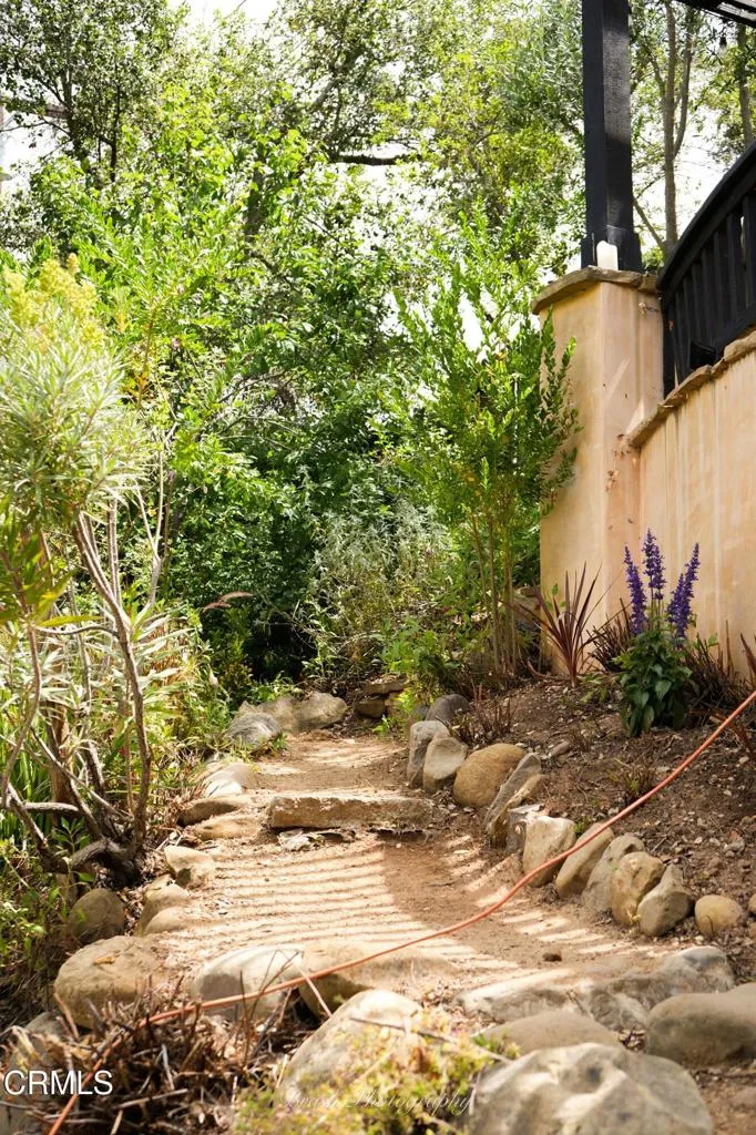 270 Valley Road Oak View, CA 93022