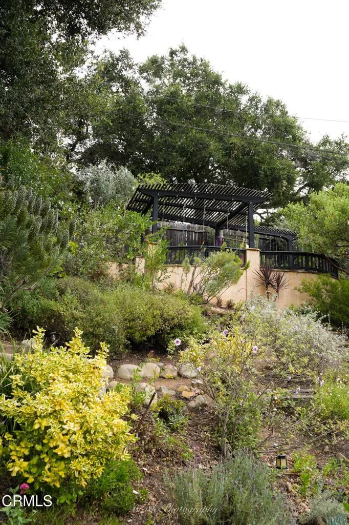 270 Valley Road Oak View, CA 93022