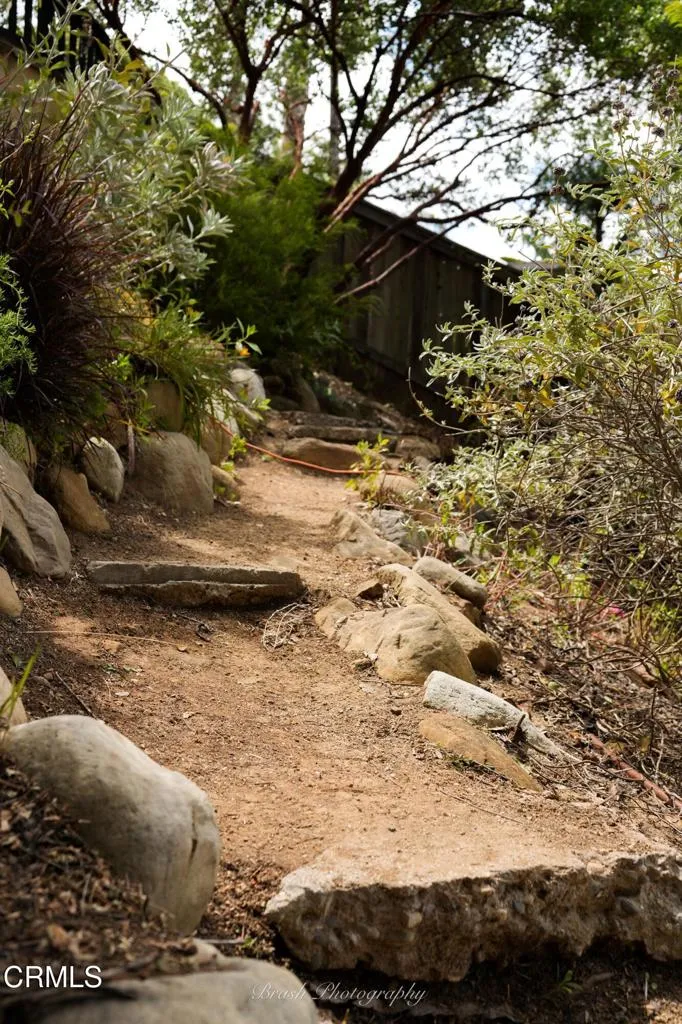 270 Valley Road Oak View, CA 93022