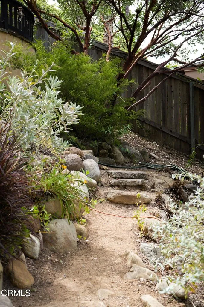 270 Valley Road Oak View, CA 93022