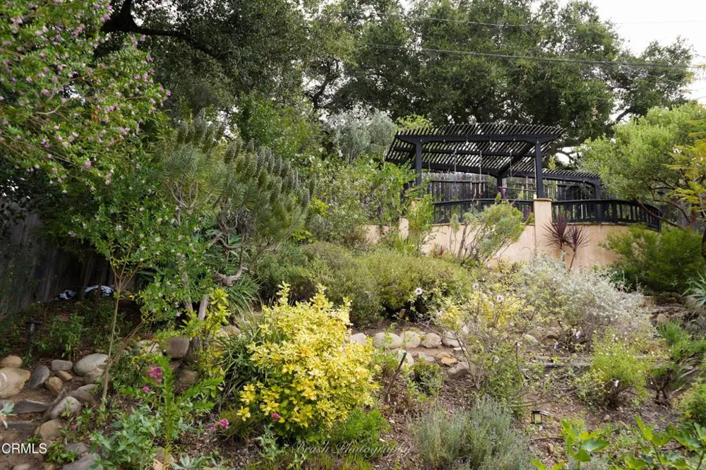 270 Valley Road Oak View, CA 93022