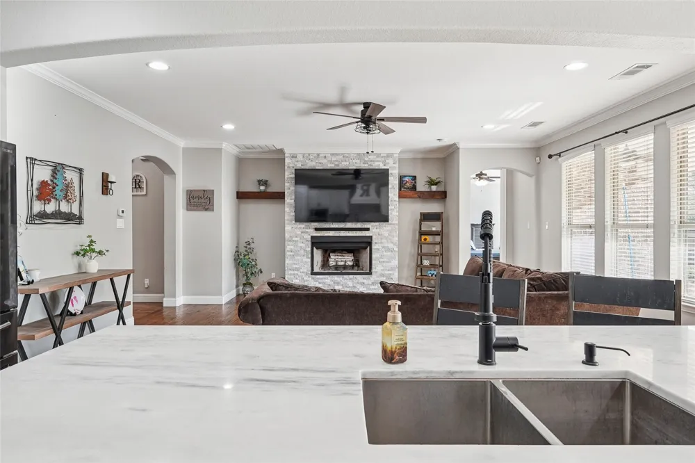235 Williamsburg Lane Ovilla, TX 75154