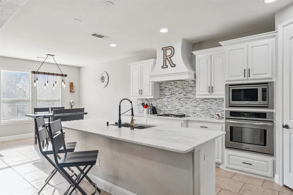 235 Williamsburg Lane Ovilla, TX 75154