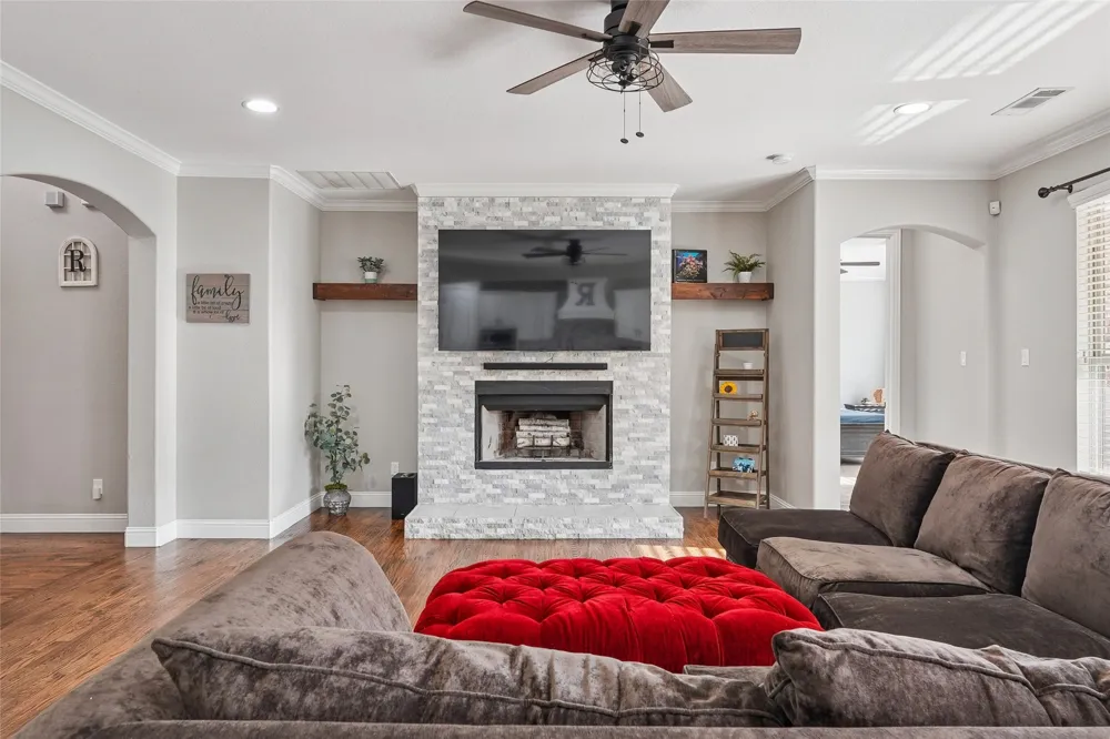 235 Williamsburg Lane Ovilla, TX 75154