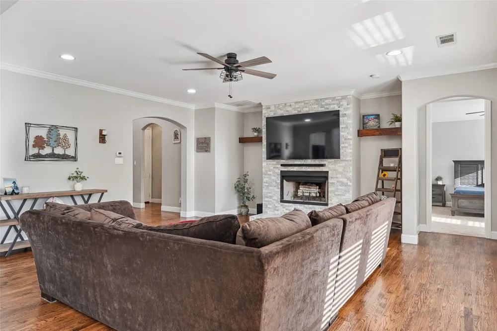 235 Williamsburg Lane Ovilla, TX 75154