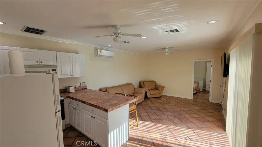 4910 Brewster #2 Tarzana, CA 91356