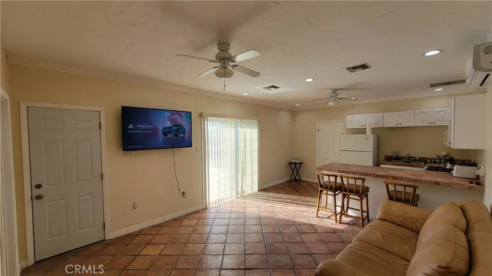 4910 Brewster #2 Tarzana, CA 91356