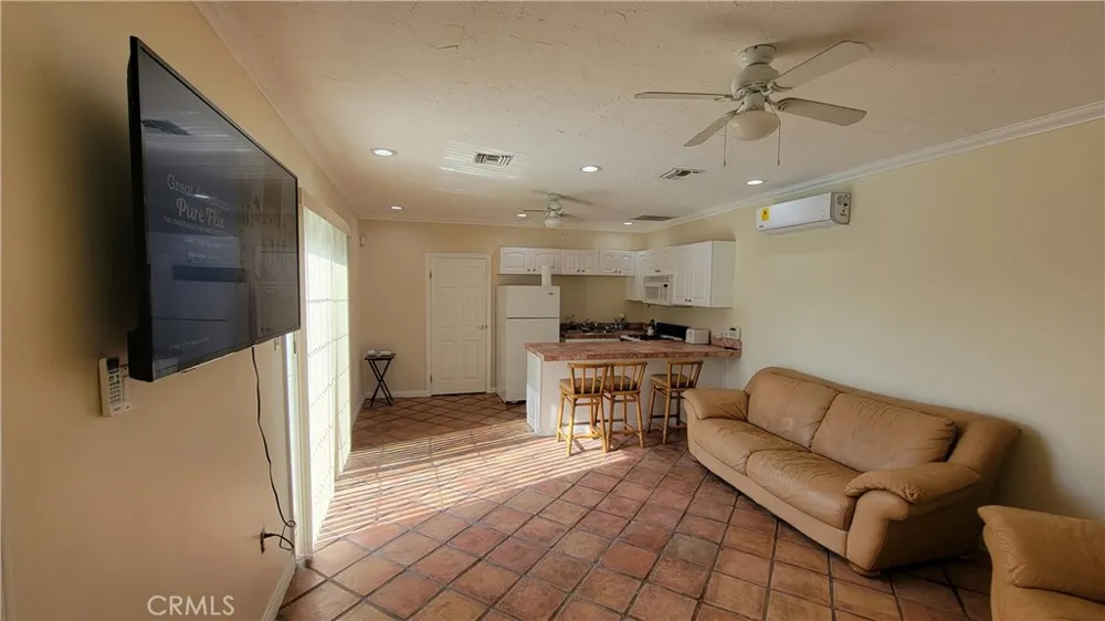 4910 Brewster #2 Tarzana, CA 91356