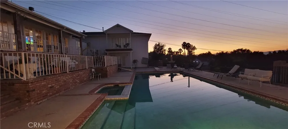 4910 Brewster #2 Tarzana, CA 91356