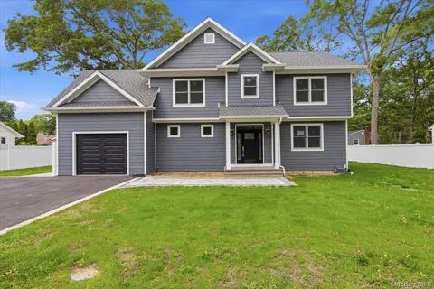 218 W Tyler Avenue