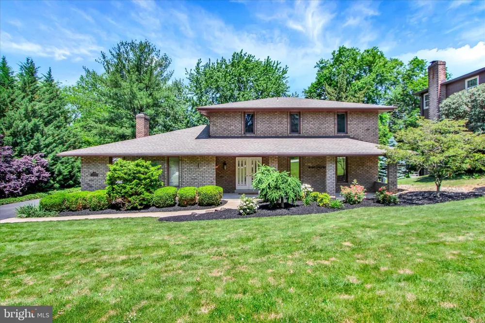 3240 ROUND HILL ROAD